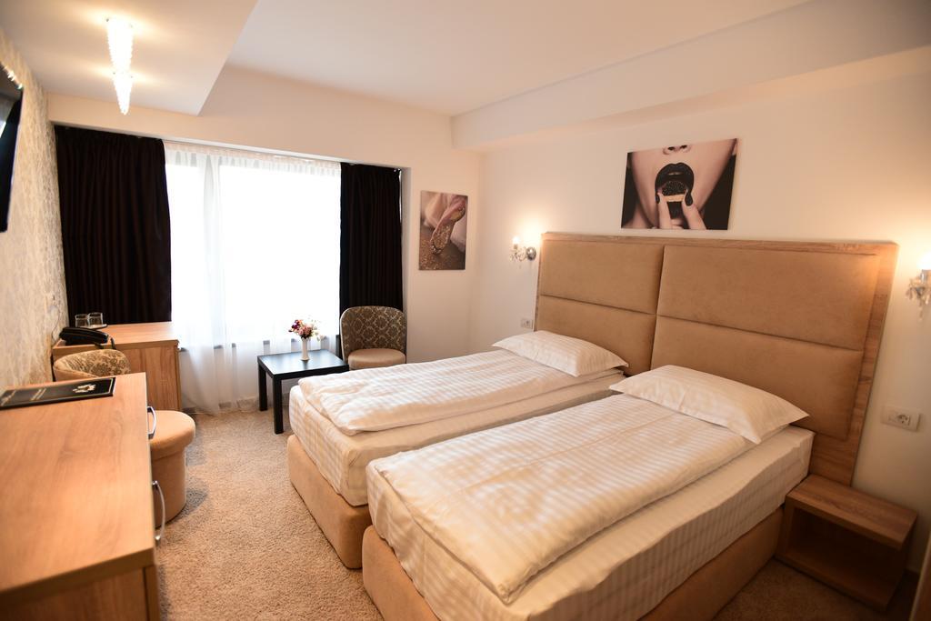 La Rocca Boutique Hotel Крайова Екстериор снимка
