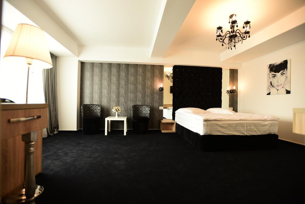 La Rocca Boutique Hotel Крайова Екстериор снимка
