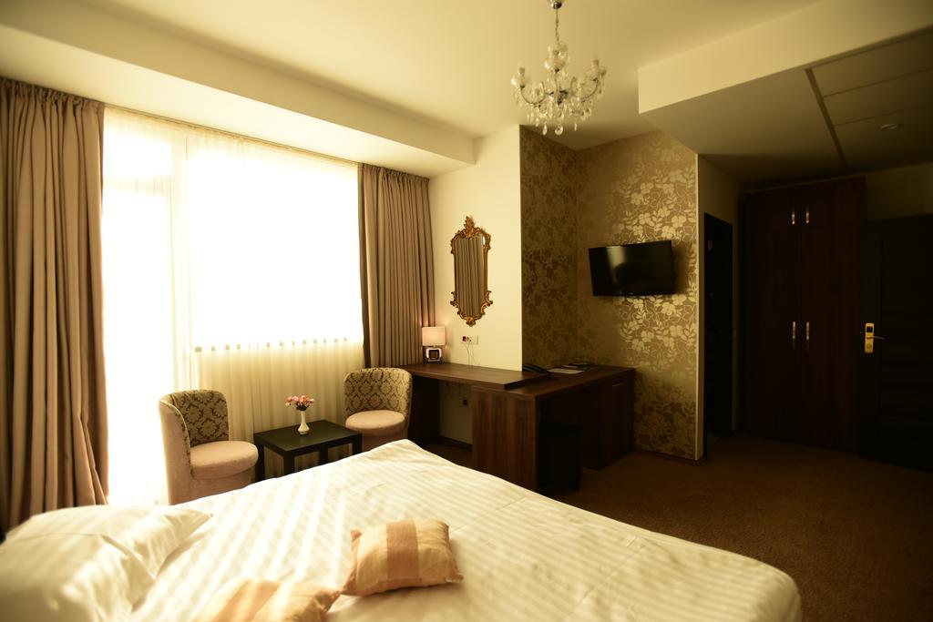 La Rocca Boutique Hotel Крайова Стая снимка