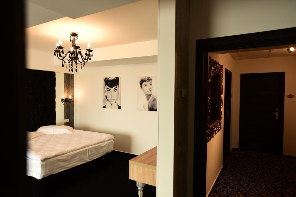 La Rocca Boutique Hotel Крайова Екстериор снимка