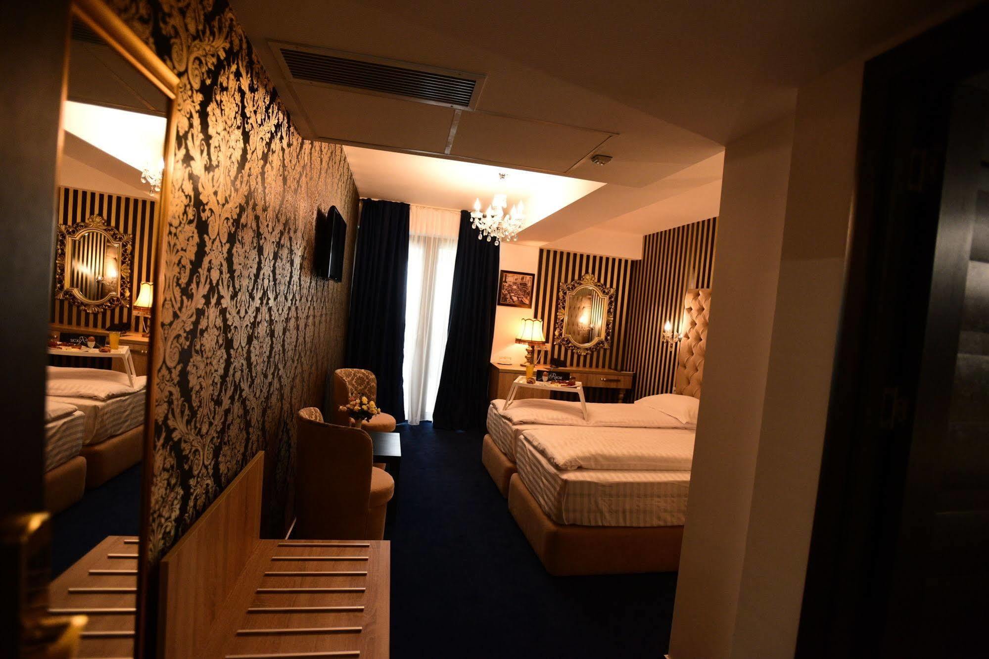 La Rocca Boutique Hotel Крайова Екстериор снимка