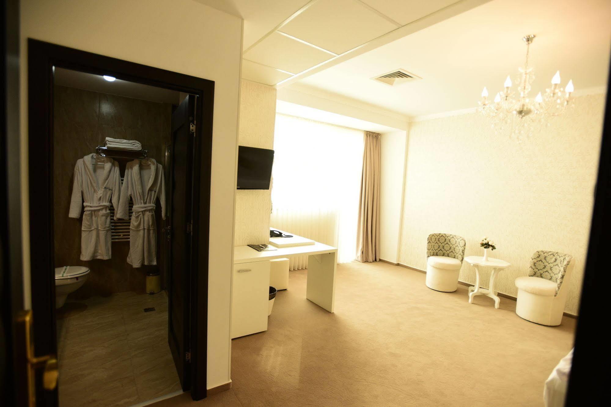 La Rocca Boutique Hotel Крайова Екстериор снимка